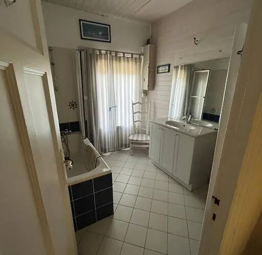 Maison A 100 M De La Et Proche Du Centre Vakantiehuis Jullouville-les-Pins